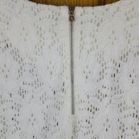 Lauren Ralph Lauren lace cutout short sleeve top with zipper back - Picture 5 of 7